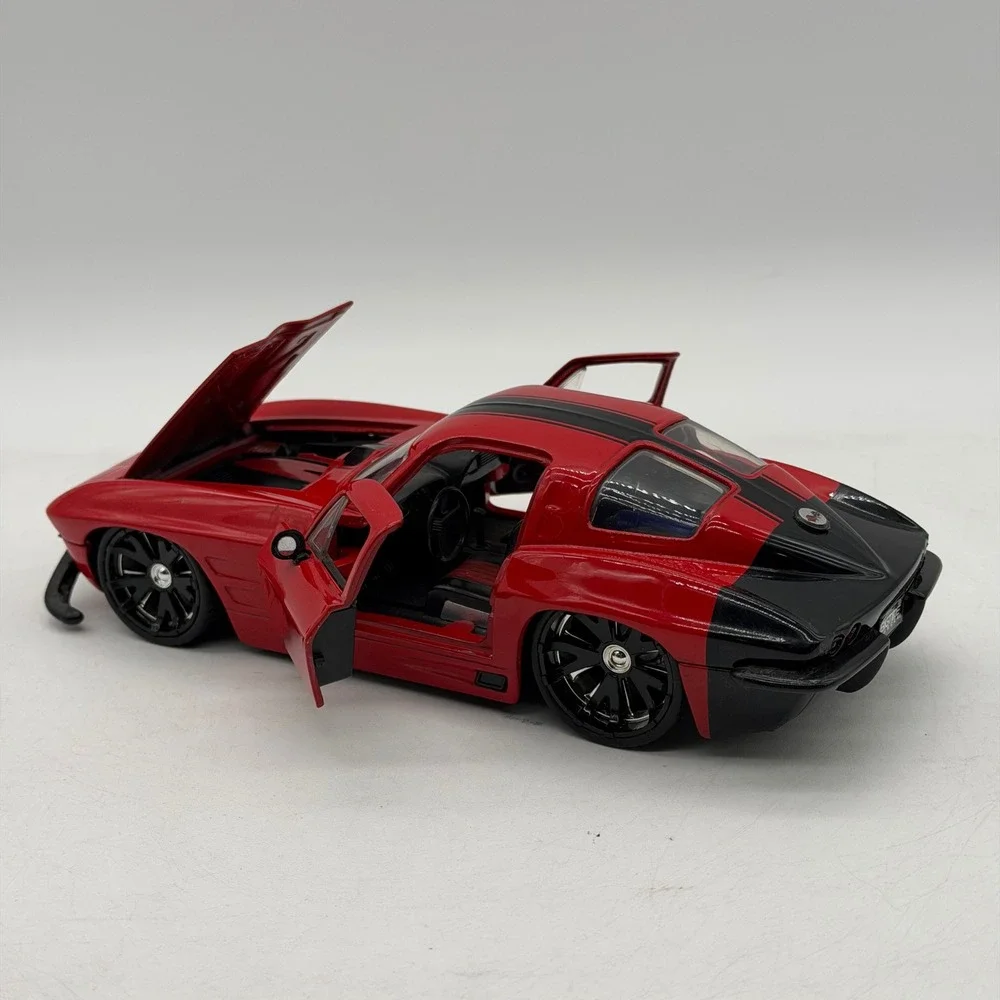 Jada Toys 90345 Bigtime Muscle 1/24 Red 1963 Chevy Corvette StingRay Diecast Car